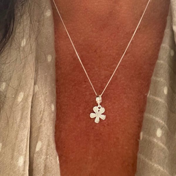 Sweet Daisy Sterling Silver Necklace